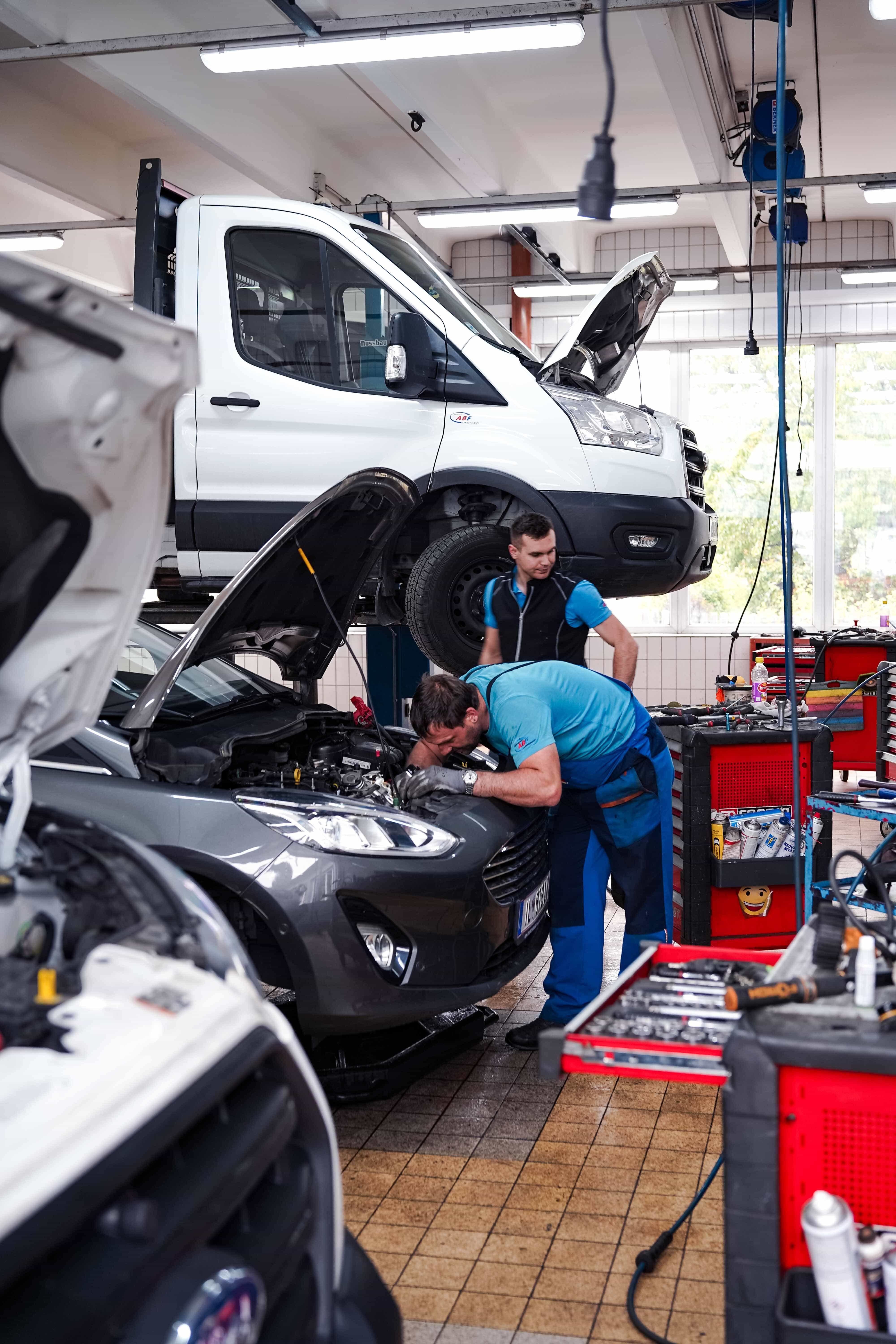 Mechaniker in der Werkstatt von ABF